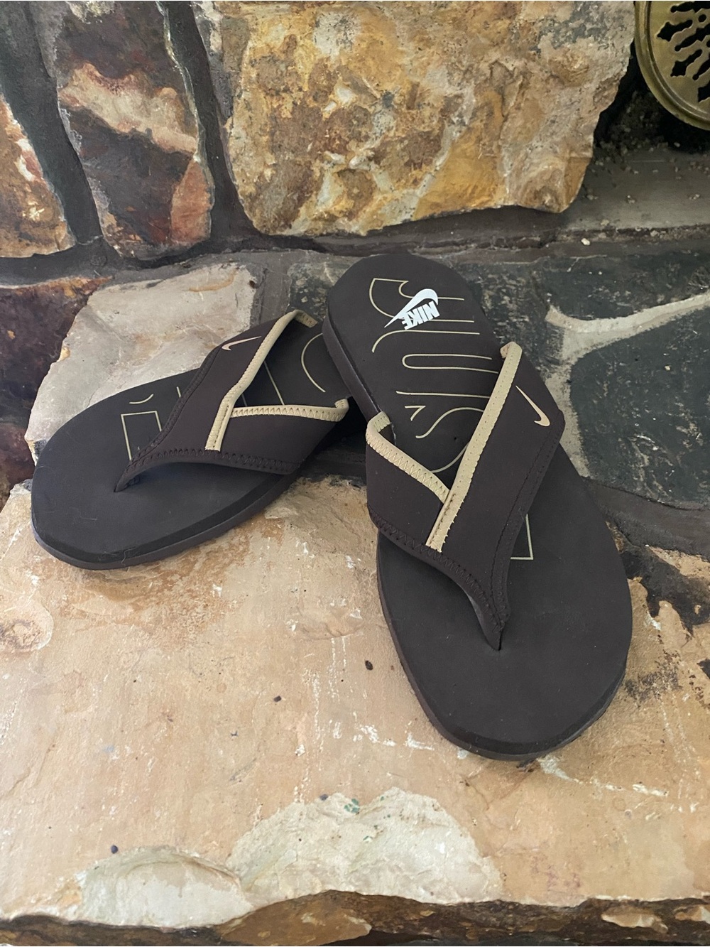 Nike Men’s Brown and Tan Flip Flops NEW